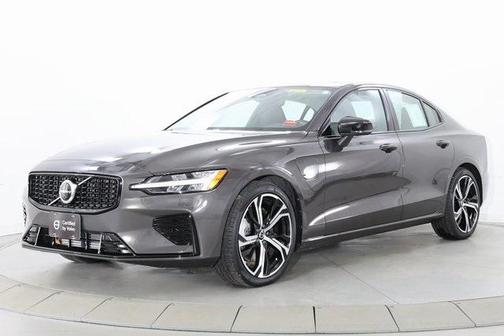 2023 Volvo S60 Recharge Plug-In Hybrid T8 Plus Dark Theme