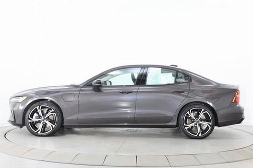 2023 Volvo S60 Recharge Plug-In Hybrid T8 Plus Dark Theme
