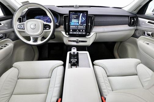 2025 Volvo XC90 B6 Ultra