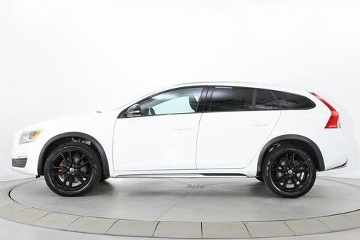 2017 Volvo V60 Cross Country T5 Platinum