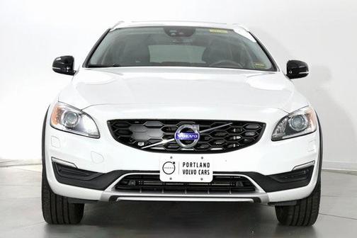 2017 Volvo V60 Cross Country T5 Platinum