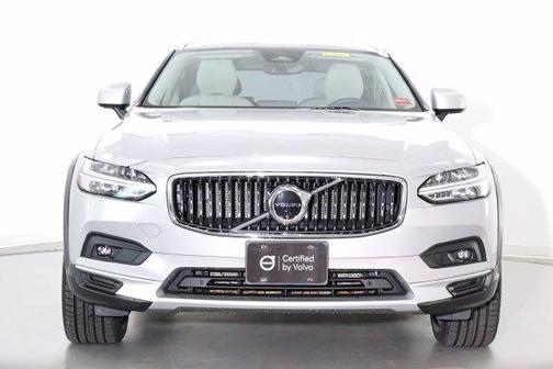 Silver Dawn Metallic 2025 Volvo V90 Cross Country Plus, B6 AWD Gas (mild hybrid)