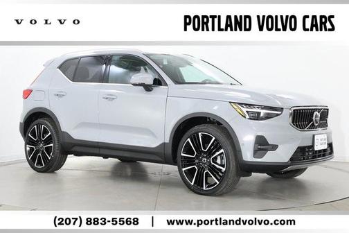 2025 Volvo XC40 B5 Ultra Bright Theme