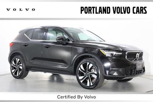 Onyx Black Metallic 2023 Volvo XC40 B5 Ultimate Bright Theme