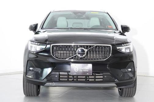 Onyx Black Metallic 2023 Volvo XC40 B5 Ultimate Bright Theme