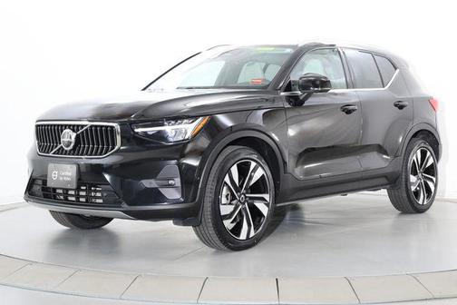 Onyx Black Metallic 2023 Volvo XC40 B5 Ultimate Bright Theme