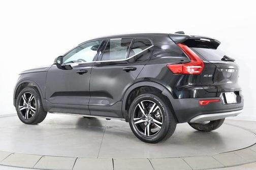 2025 Volvo XC40 B5 Core Bright Theme