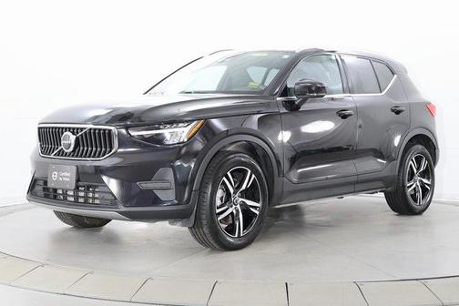 2025 Volvo XC40 B5 Core Bright Theme