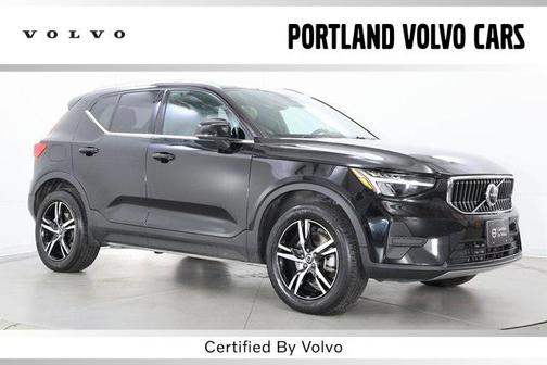 2025 Volvo XC40 B5 Core Bright Theme