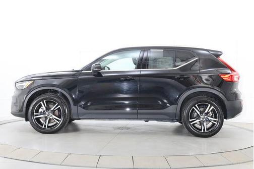 Onyx Black 2025 Volvo XC40 B5 Core Bright Theme
