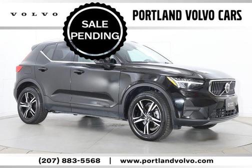 Onyx Black 2025 Volvo XC40 B5 Core Bright Theme