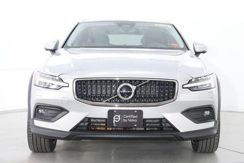 Silver Dawn Metallic 2024 Volvo V60 Cross Country B5 Ultimate
