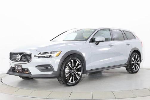 2025 Volvo V60 Cross Country B5 Plus