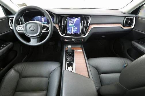 2025 Volvo V60 Cross Country B5 Plus