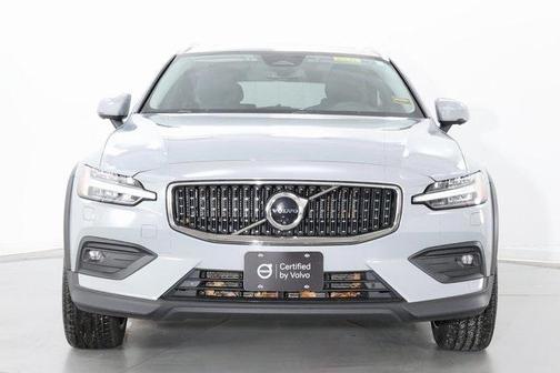 2025 Volvo V60 Cross Country B5 Plus
