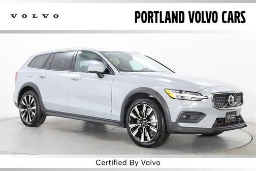 2025 Volvo V60 Cross Country B5 Plus