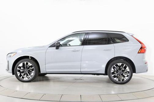 Vapour Grey Metallic 2026 Volvo XC60 B5 Plus