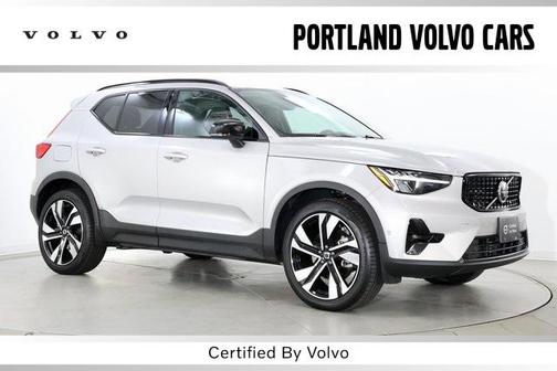 2025 Volvo XC40 B5 Plus Dark Theme