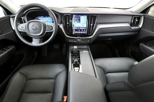 Silver Dawn Metallic 2025 Volvo XC60 B5 Core