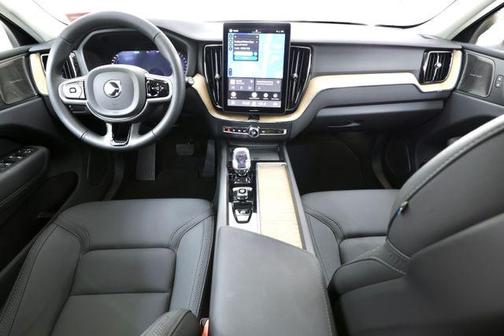 Aurora Silver 2026 Volvo XC60 B5 Plus