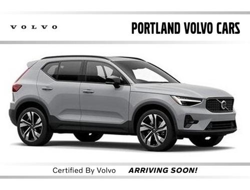 2025 Volvo XC40 B5 Core Bright Theme
