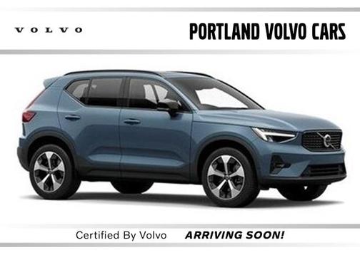 2025 Volvo XC40 B5 Plus Bright Theme