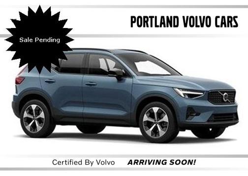 2025 Volvo XC40 B5 Plus Bright Theme