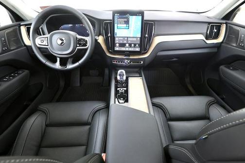 Aurora Silver 2026 Volvo XC60 B5 Ultra