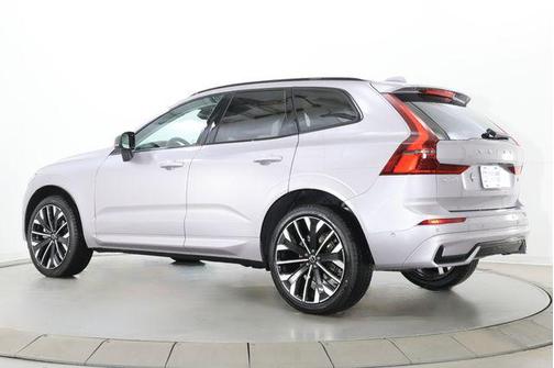 Aurora Silver 2026 Volvo XC60 B5 Ultra