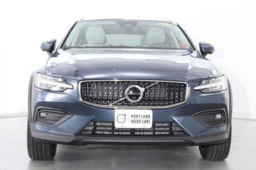 Denim Blue Metallic 2026 Volvo V60 Cross Country Plus, B5 AWD Gas (mild hybrid)