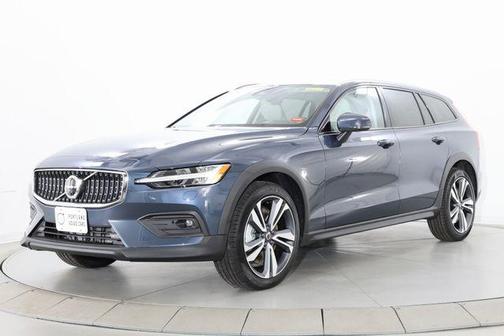 Denim Blue Metallic 2026 Volvo V60 Cross Country Plus, B5 AWD Gas (mild hybrid)