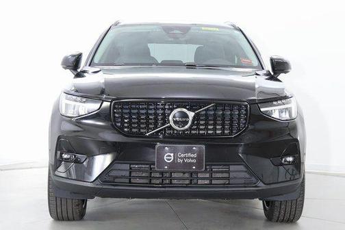 Onyx Black 2025 Volvo XC40 B5 Plus Dark Theme