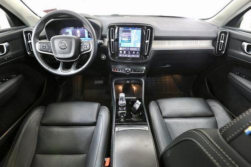 Onyx Black 2025 Volvo XC40 B5 Plus Dark Theme