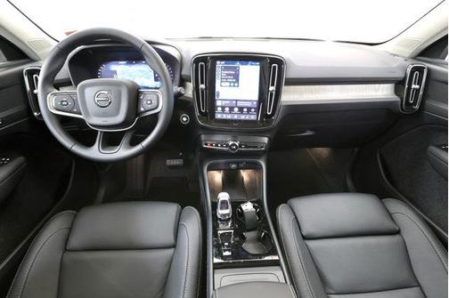 Onyx Black 2026 Volvo XC40 Plus, B5 AWD Gas (mild hybrid), Dark