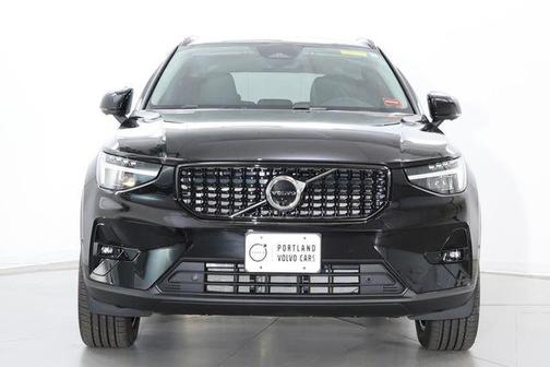 Onyx Black 2026 Volvo XC40 Plus, B5 AWD Gas (mild hybrid), Dark