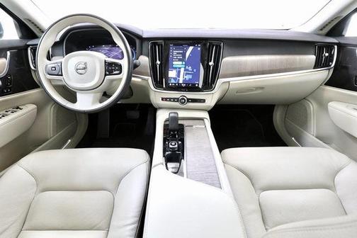 2023 Volvo S90 B6 Plus