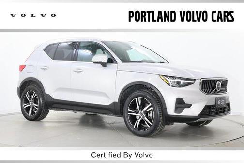 2025 Volvo XC40 B5 Core Bright Theme