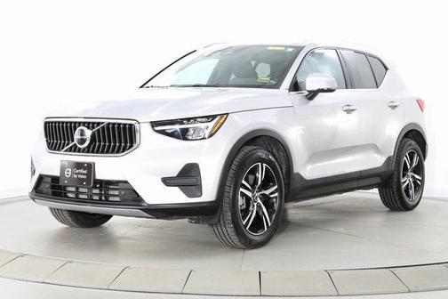 2025 Volvo XC40 B5 Core Bright Theme