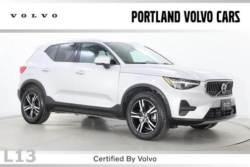 2025 Volvo XC40 B5 Core Bright Theme