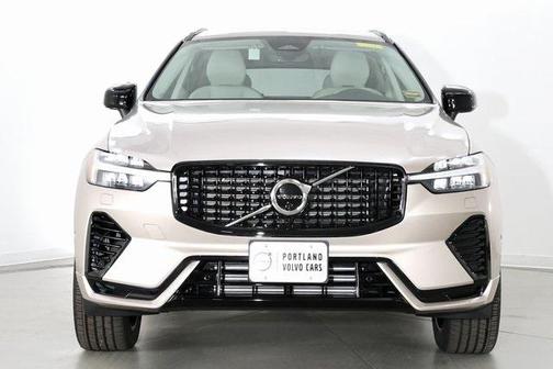2025 Volvo XC60 Plug-In Hybrid T8 Plus