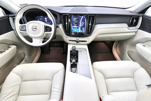 2025 Volvo XC60 Plug-In Hybrid T8 Plus