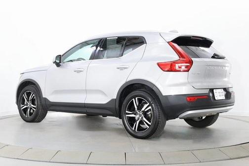 2025 Volvo XC40 B5 Core Bright Theme
