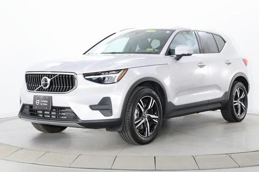 2025 Volvo XC40 B5 Core Bright Theme