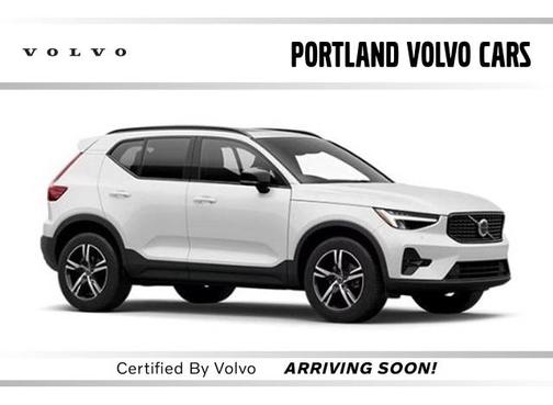 2025 Volvo XC40 B5 Core Bright Theme