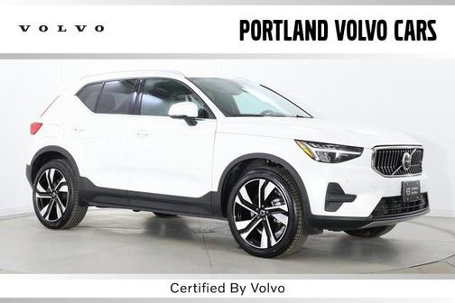 2025 Volvo XC40 B5 Core Bright Theme