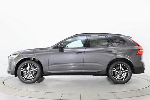 2022 Volvo XC60 B5 R-Design