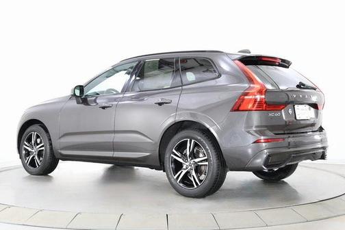 2022 Volvo XC60 B5 R-Design