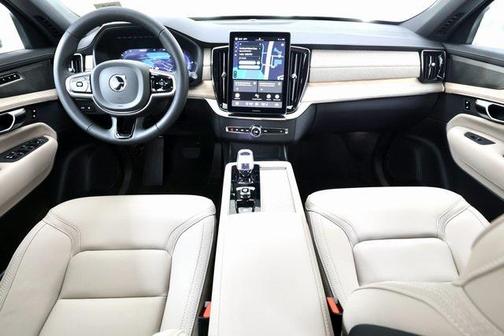 2025 Volvo XC90 Plug-In Hybrid T8 Plus 7-Seater