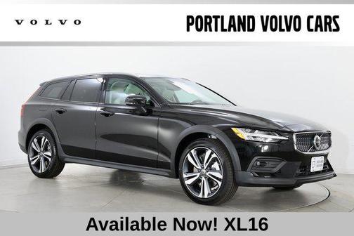 Onyx Black Metallic 2026 Volvo V60 Cross Country Plus, B5 AWD Gas (mild hybrid)