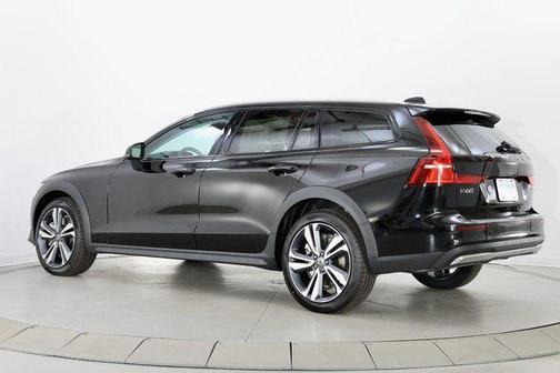 Onyx Black Metallic 2026 Volvo V60 Cross Country Plus, B5 AWD Gas (mild hybrid)